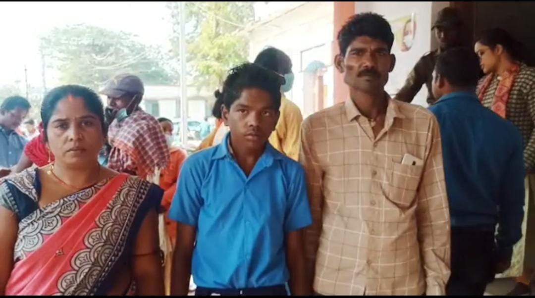 दिव्यांग बालक छात्रवृत्ति व ट्राई साइकिल की मांग को लेकर पहुंचा जनदर्शन दिव्यांग बालक छात्रवृत्ति व ट्राई साइकिल की मांग को लेकर पहुंचा जनदर्शन