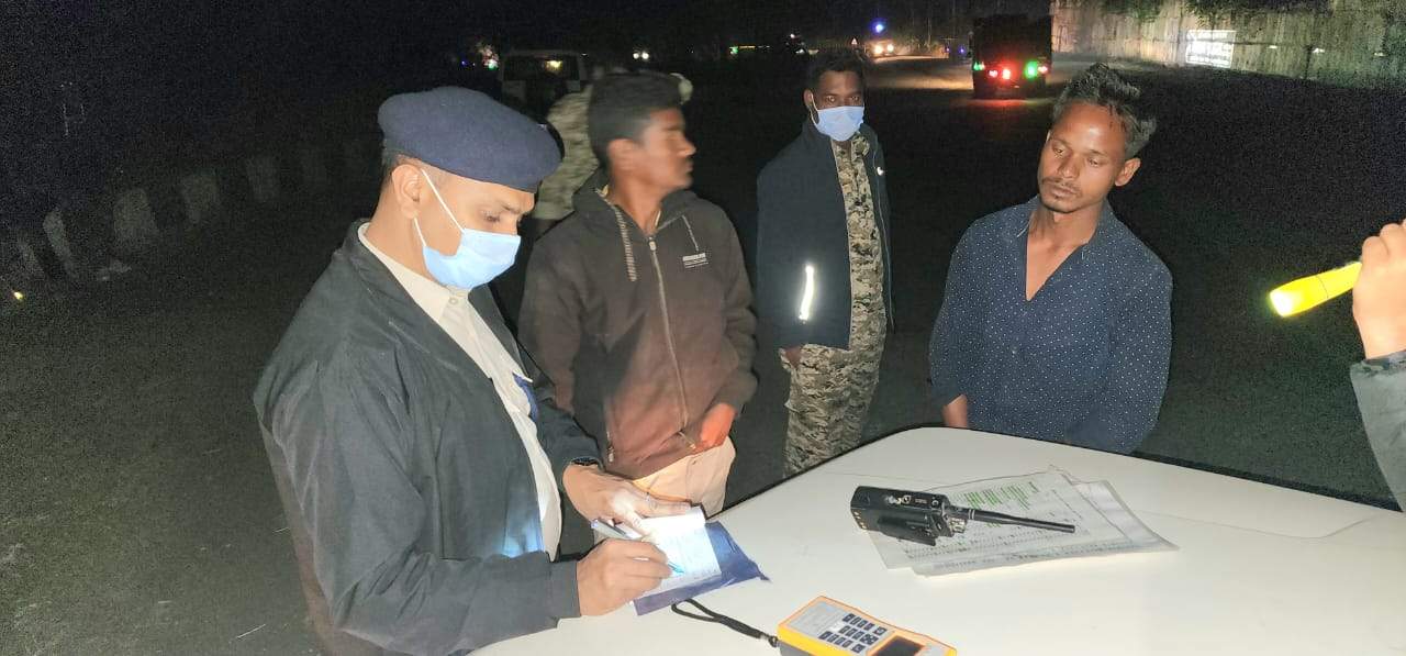 देर रात केशकाल घाट में चालानी कार्रवाई देर रात केशकाल घाट में चालानी कार्रवाई