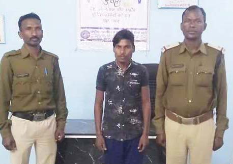 युवती से छेड़छाड़, आरोपी गिरफ्तार युवती से छेड़छाड़, आरोपी गिरफ्तार