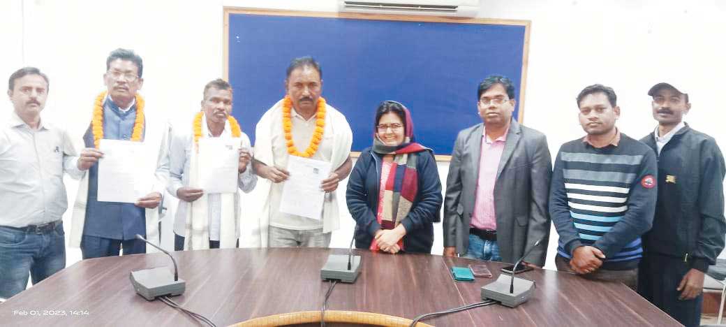 सेवानिवृत शिक्षकों को अपर कलेक्टर ने किया सम्मानित