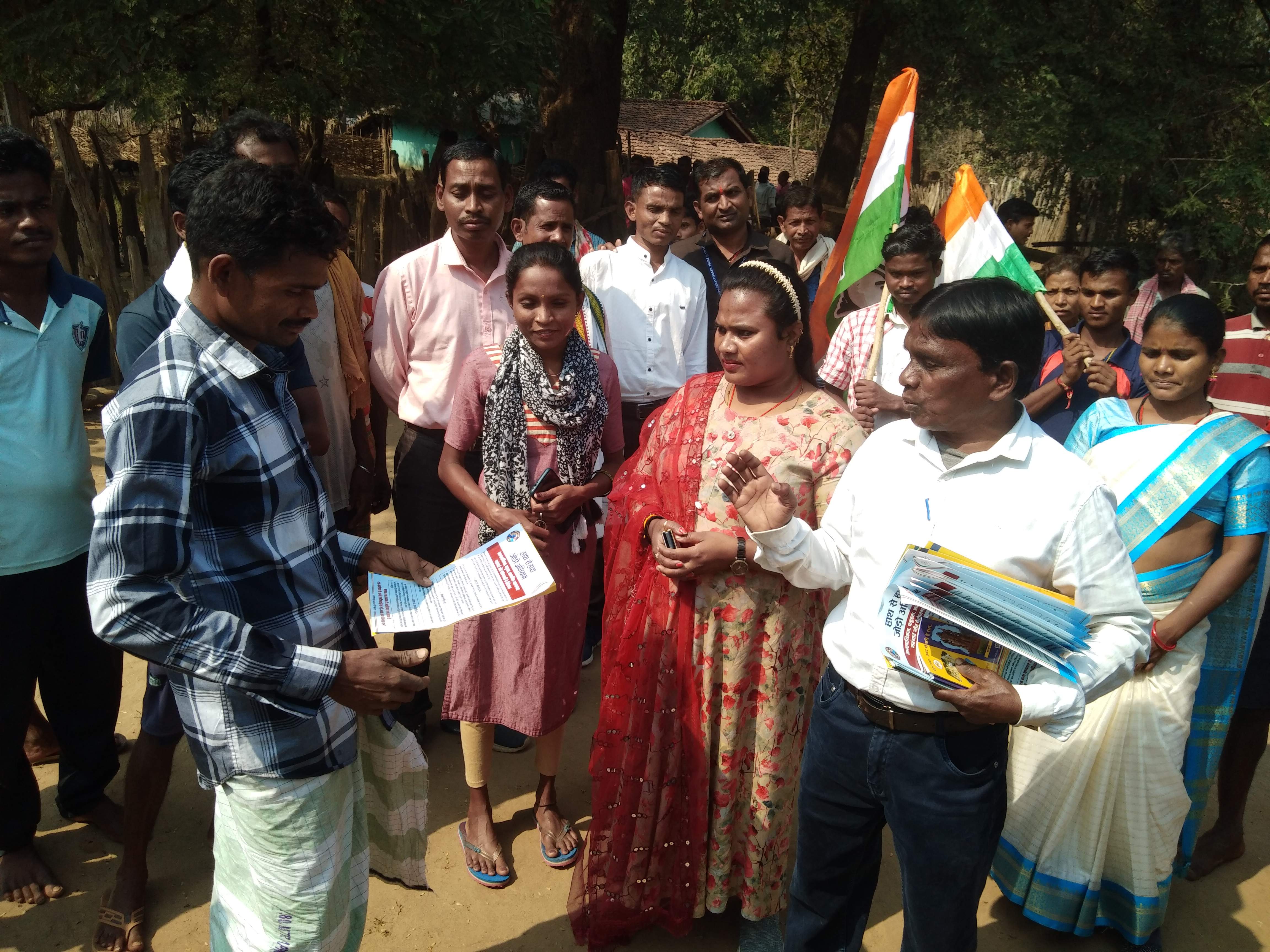 कांग्रेस की नुक्कड़ सभा,  ग्रामीणों की सुनी समस्याएं