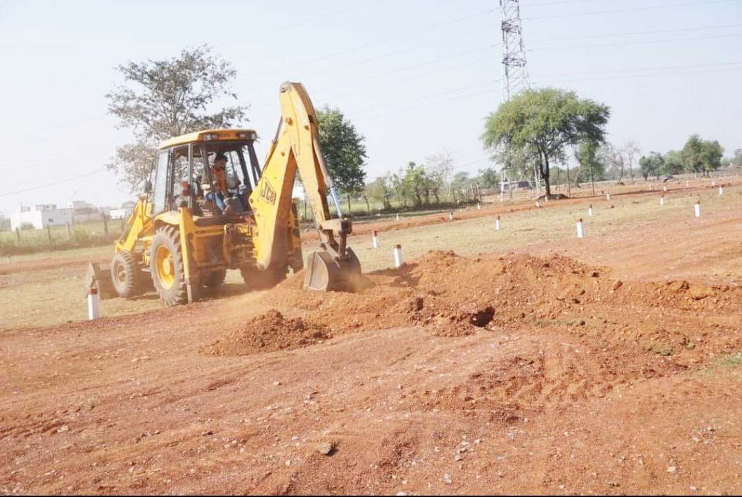 अवैध प्लाटिंग पर बुलडोजर, 11.5 एकड़ जमीन मुक्त अवैध प्लाटिंग पर बुलडोजर, 11.5 एकड़ जमीन मुक्त