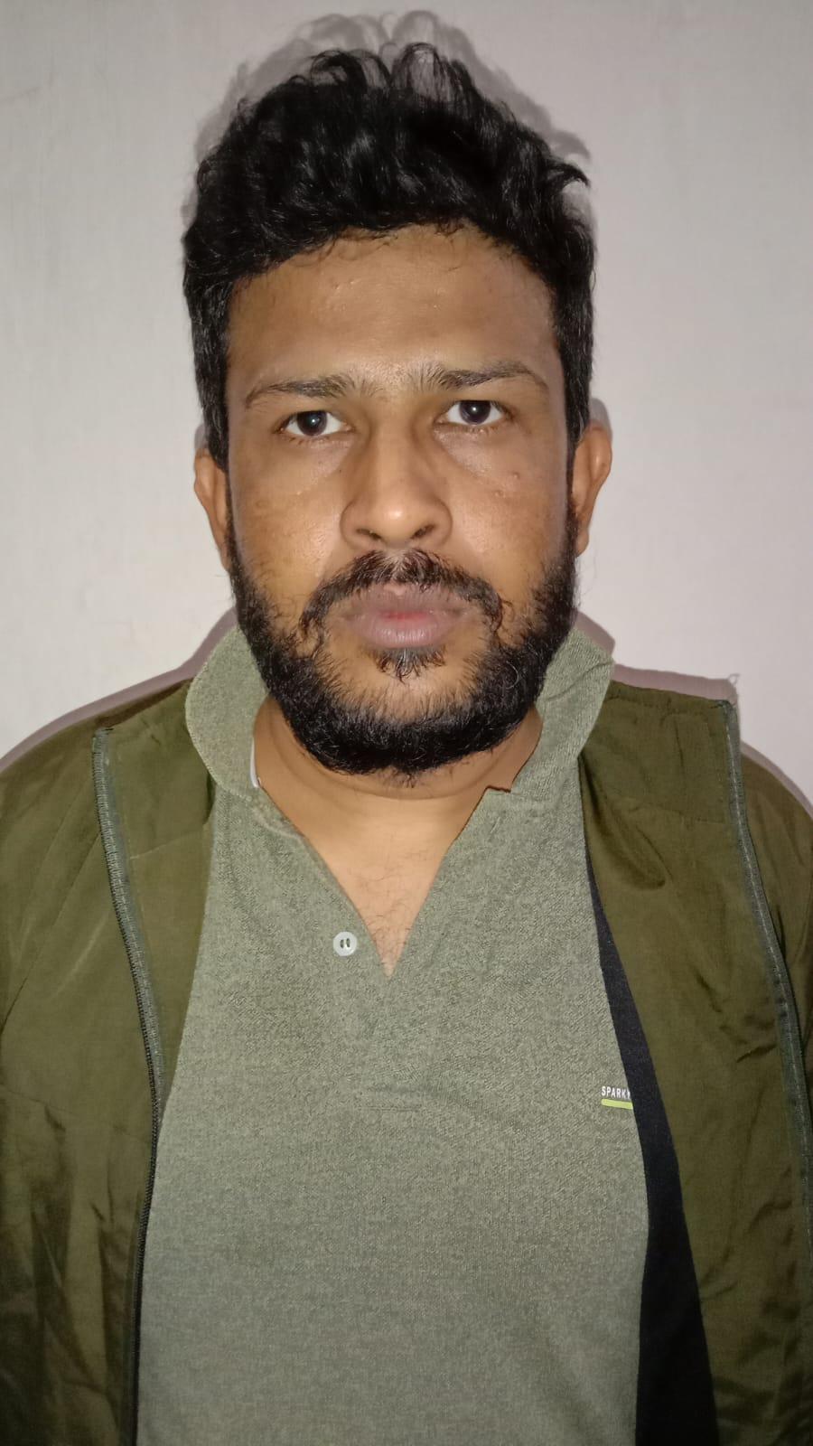 रहेजा टॅावर में अपना ठिकाना बनाकर व्यपारियों से ठगी करने वाला कम्पनी का मैनेजर गिरफ्तार