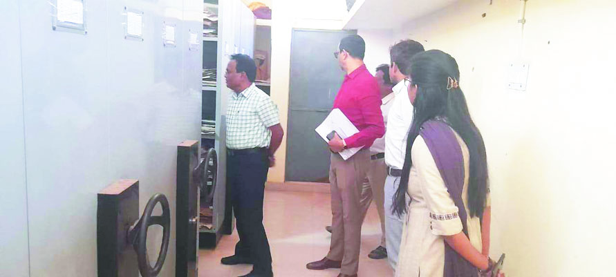 कलेक्टर ने किया तहसील कार्यालय एवं बीआरसी भवन का निरीक्षण