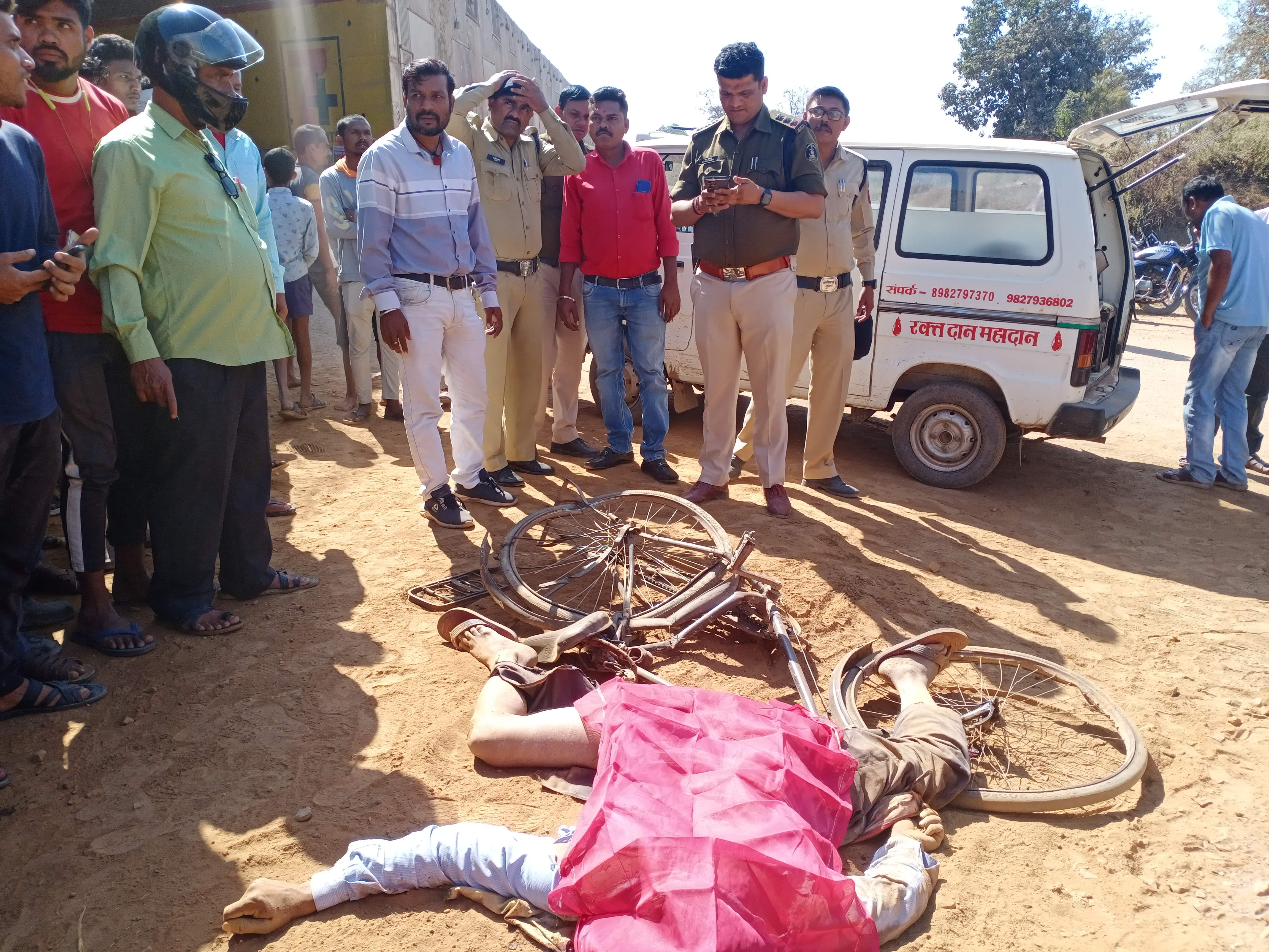 हाईवा की चपेट में साइकिल सवार युवक की मौत