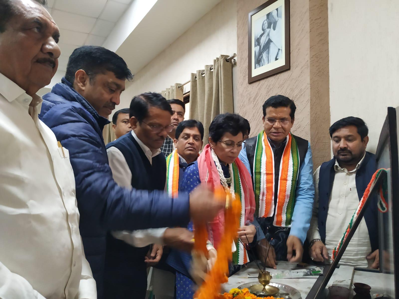 आरक्षित सीटों को जीतने के लिए कांग्रेस में मंथन, शैलजा पहुंची आरक्षित सीटों को जीतने के लिए कांग्रेस में मंथन, शैलजा पहुंची