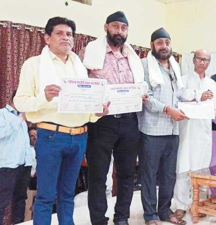 मुक्तिधाम सेवा समिति कर रहा लावरिस शवों का अंतिम संस्कार मुक्तिधाम सेवा समिति कर रहा लावरिस शवों का अंतिम संस्कार