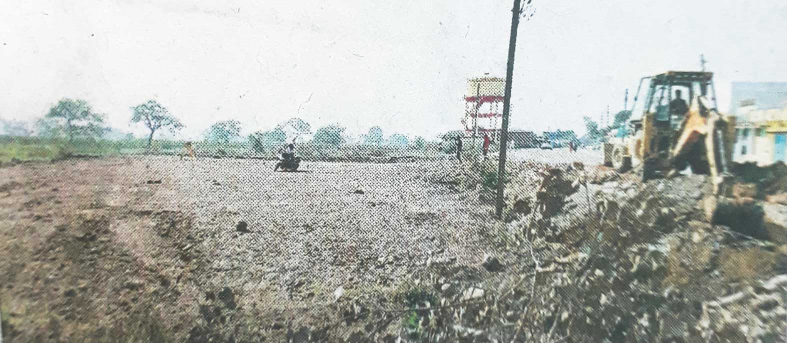 पटवारी रिकॉर्ड में सरकारी जमीन ग्रामीणों  के नाम, अब प्लाटिंग की तैयारी