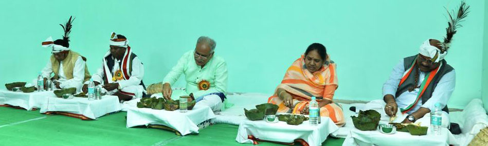 गोंडवाना समाज ने मुख्यमंत्री को करवाया मिलेट से बना भोजन गोंडवाना समाज ने मुख्यमंत्री को करवाया मिलेट से बना भोजन