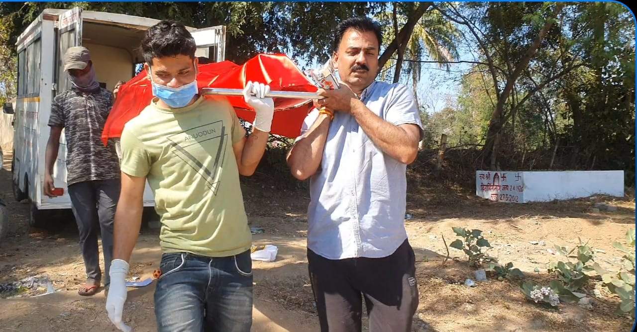 जन सहयोग संस्था ने दुर्घटना से मृत अज्ञात व्यक्ति का किया अंतिम संस्कार