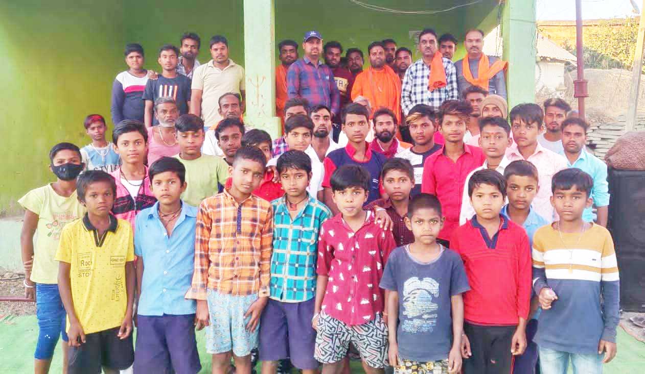 ग्रामीणों ने ग्रहण की विहिप की सदस्यता ग्रामीणों ने ग्रहण की विहिप की सदस्यता