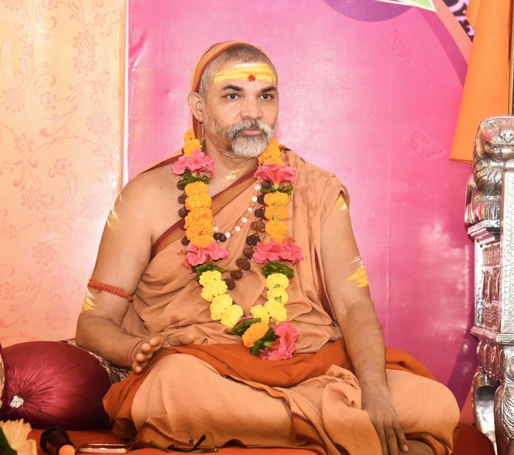 हिंदू समुदाय को दो भागों में बांटने की साजिश चल रही-शंकराचार्य हिंदू समुदाय को दो भागों में बांटने की साजिश चल रही-शंकराचार्य