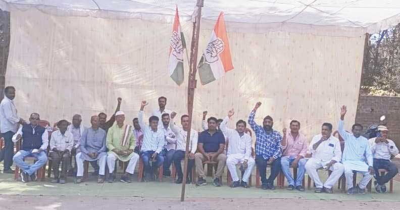  केंद्र की मोदी सरकार के खिलाफ एक दिवसीय धरना-प्रदर्शन
