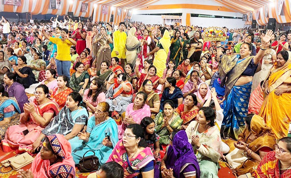 भगवान को पाने ज्ञान की नहीं बल्कि दीनता और मधुरता की आवश्यकता - देवी चित्रलेखा