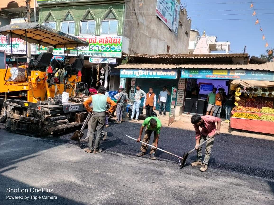 सडक़ बनने से राहत, धूल से मिली निजात