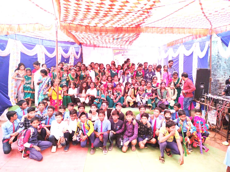 गंडई शाला में वार्षिकोत्सव, बच्चों ने दी रंगारंग प्रस्तुति गंडई शाला में वार्षिकोत्सव, बच्चों ने दी रंगारंग प्रस्तुति
