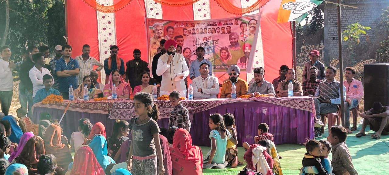 जजगी में निकली कांग्रेस की हाथ से हाथ जोड़ो यात्रा 