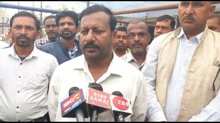 मांगों को ले राशन दुकान संचालक 3 दिनी धरने पर