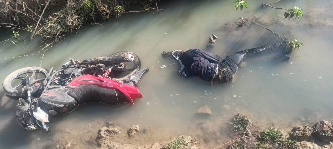 बाइक समेत युवक नाले में, मौत