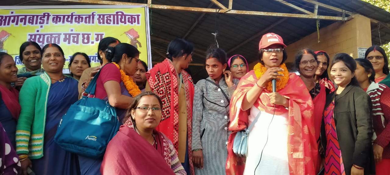 आंबा कार्यकर्ता व सहायिका की बेमुद्दत हड़ताल दसवें दिन भी जारी