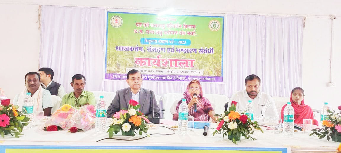 जंगल बचाएं, जीवन बचाएं-देवती कर्मा