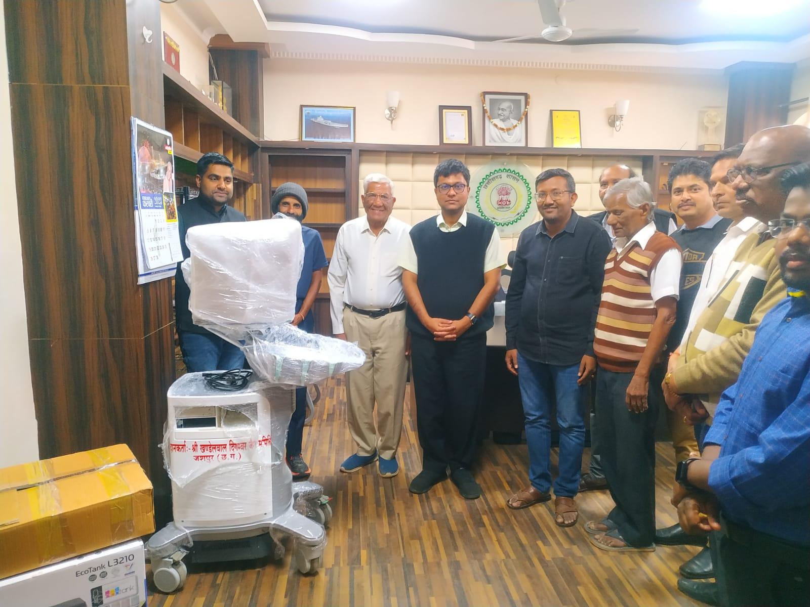 दिगम्बर जैन समिति द्वारा भेंट किया अल्ट्रासोनिक सोनोग्राफी मशीन 