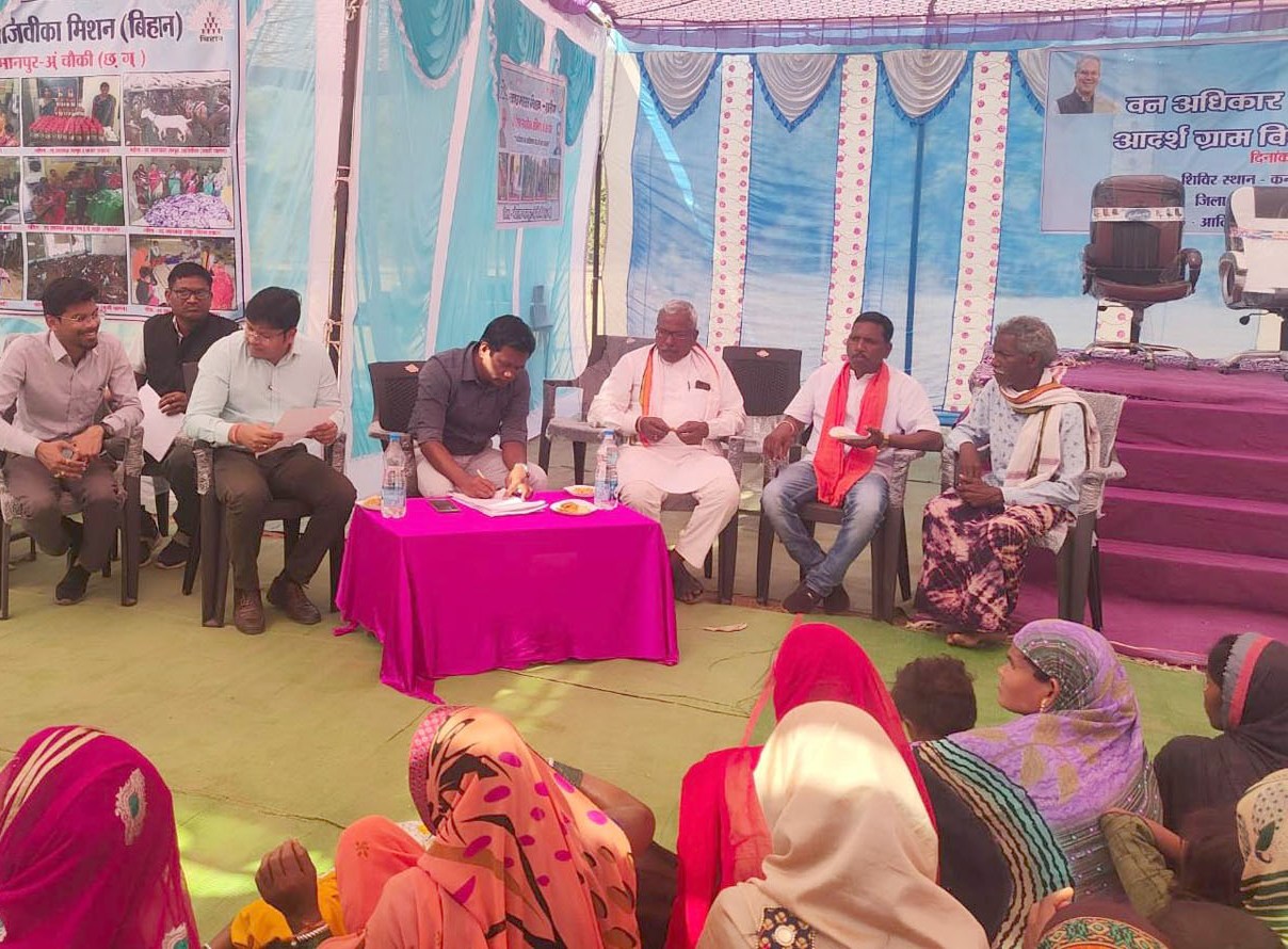 आदर्श ग्राम विकसित करने कनेरी में शिविर