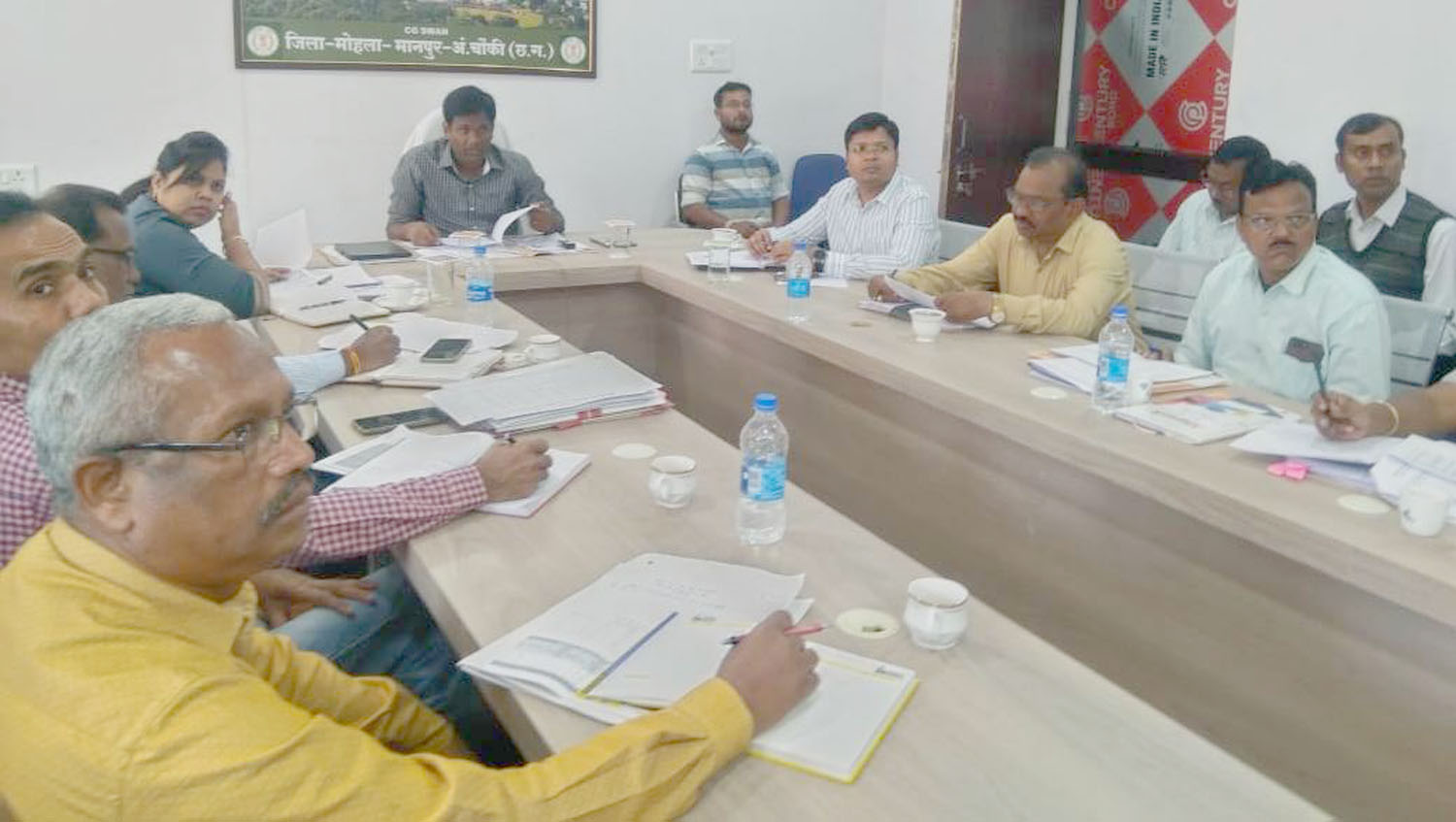 बिना अनुमति अवकाश पर होगी कार्रवाई - कलेक्टर