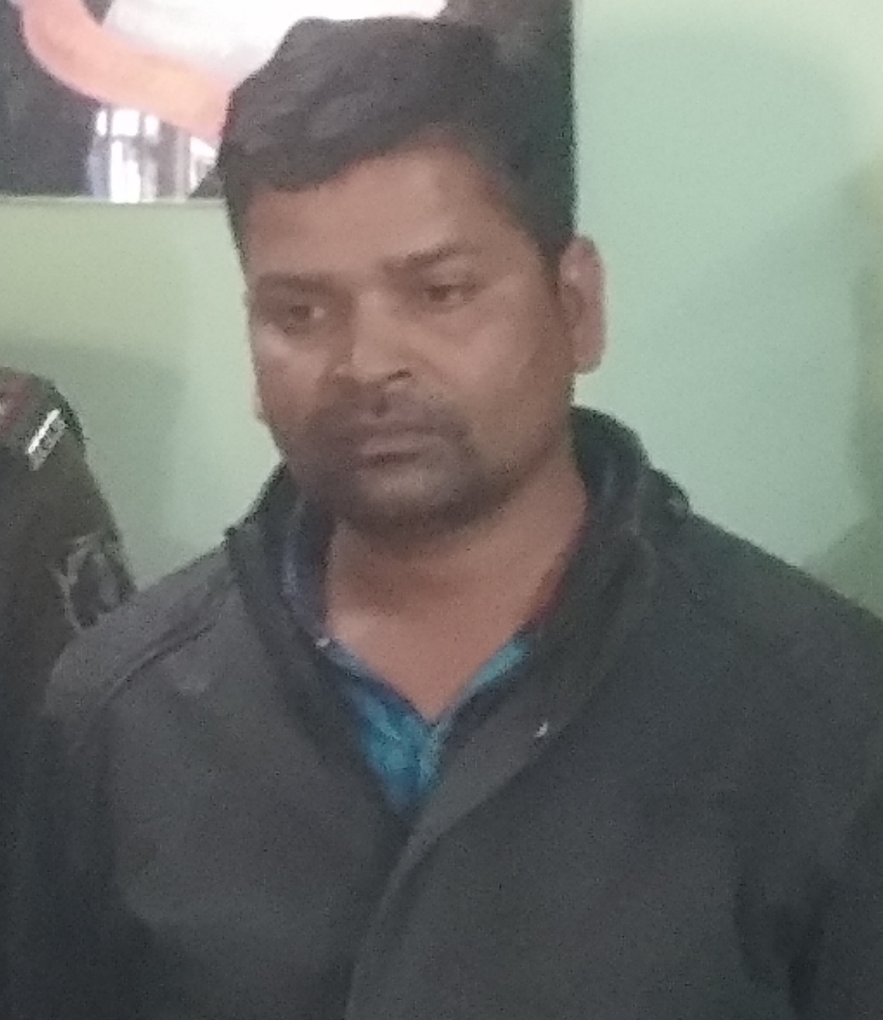 कलेक्टोरेट में नौकरी के नाम पर लाखों की ठगी, चपरासी गिरफ्तार कलेक्टोरेट में नौकरी के नाम पर लाखों की ठगी, चपरासी गिरफ्तार