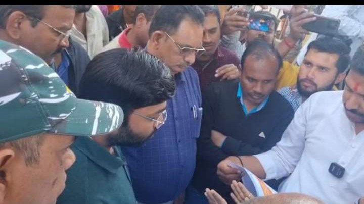 भाजयुमो ने आरटीओ दफ्तर घेरा, पुलिस से झड़प