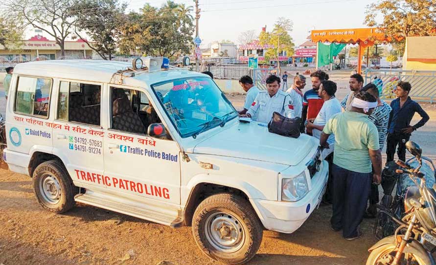 सडक़ दुर्घटनाओं में कमी लाने विशेष मोटर वाहन चेकिंग अभियान सडक़ दुर्घटनाओं में कमी लाने विशेष मोटर वाहन चेकिंग अभियान