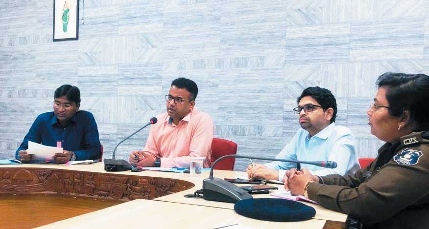 तीन दिवसीय चित्रकोट महोत्सव 14 से कलेक्टर ने ली तैयारी बैठक