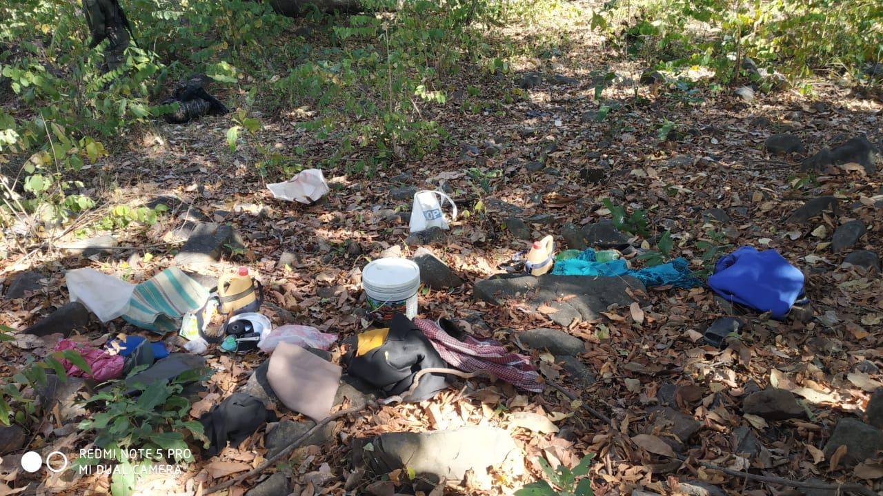 मुठभेड़ के बाद सामान छोड़ भागे नक्सली