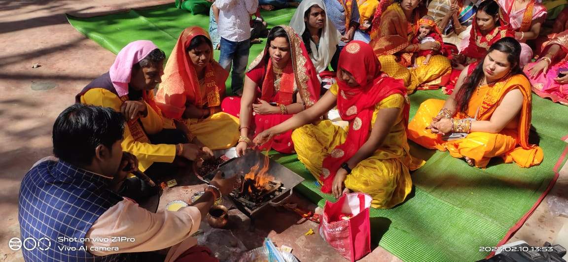 मंदिर में प्राण प्रतिष्ठा कर राधा-कृष्ण की मूर्ति स्थापित