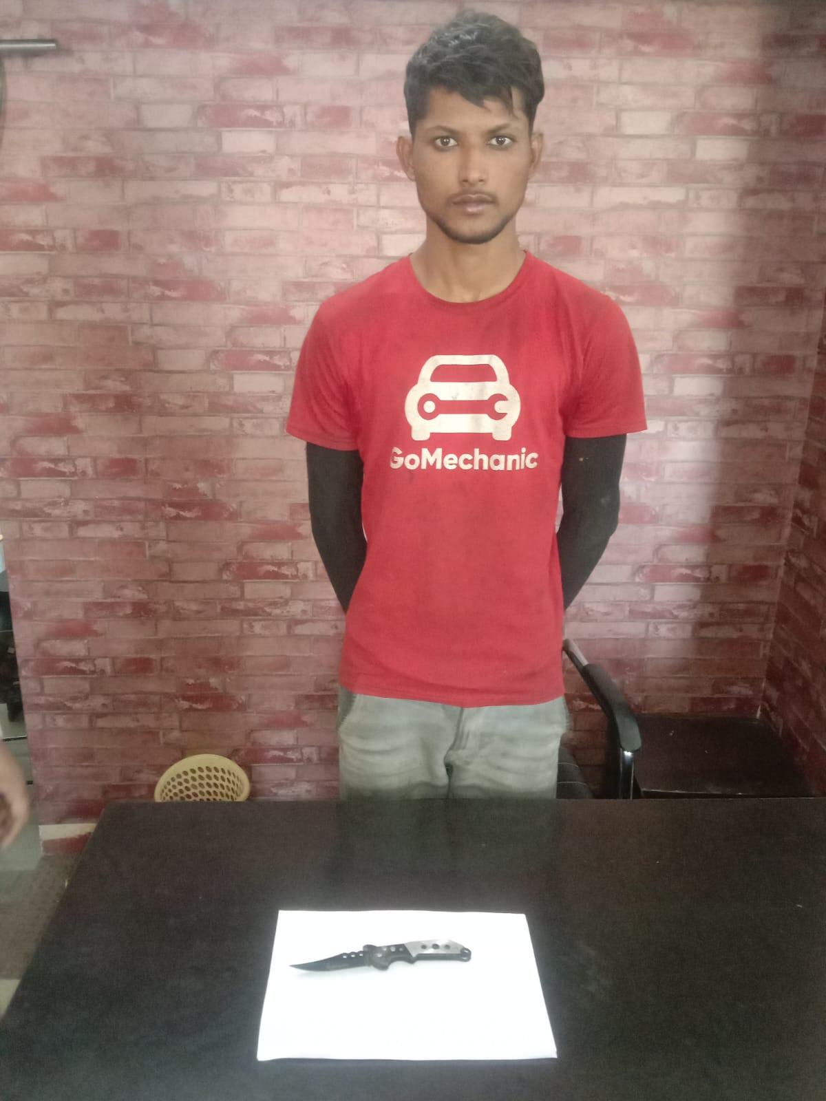 धारदार चाकू लेकर घुमते 2 गिरफ्तार