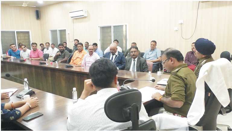 होटल, मैरिज गार्डन, डीजे संचालकों की एएसपी ने ली बैठक