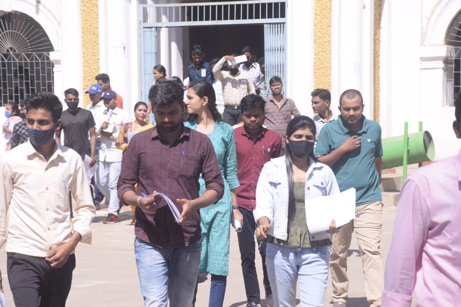 पीएससी की पहली पाली में आर्थिक सर्वेक्षण और जनगणना के सवालों में उलझे परीक्षार्थी