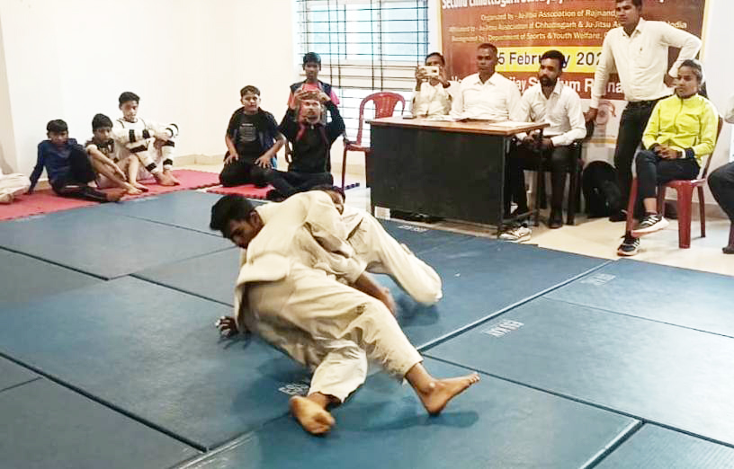 जुजित्सु खेल में  स्वर्ण पदक  के साथ रायपुर प्रथम नांदगांव को दूसरे और बालोद तीसरे स्थान पर