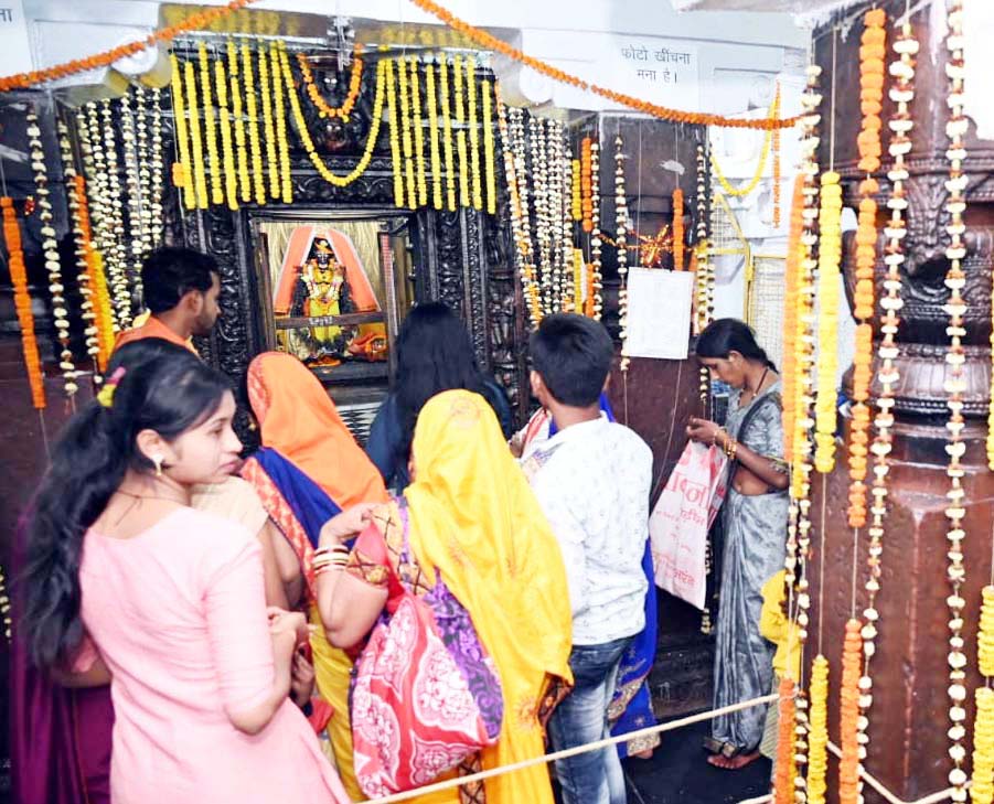 दुनिया की अनोखी प्रतिमा है भगवान राजीवलोचन श्रीराजीव लोचन भोजन करने उपस्थित होते है मिलते है प्रमाण दुनिया की अनोखी प्रतिमा है भगवान राजीवलोचन श्रीराजीव लोचन भोजन करने उपस्थित होते है मिलते है प्रमाण