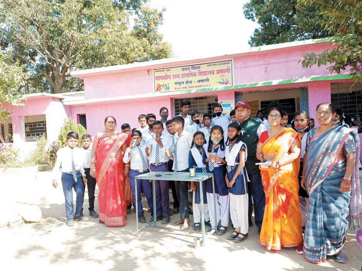 अमाली स्कूल में राष्ट्रीय कृमि मुक्ति दिवस