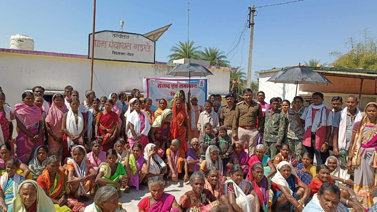 संवाद एवं समाधान शिविर लगा पुलिस ने सुनी ग्रामीणों की समस्याएॅं