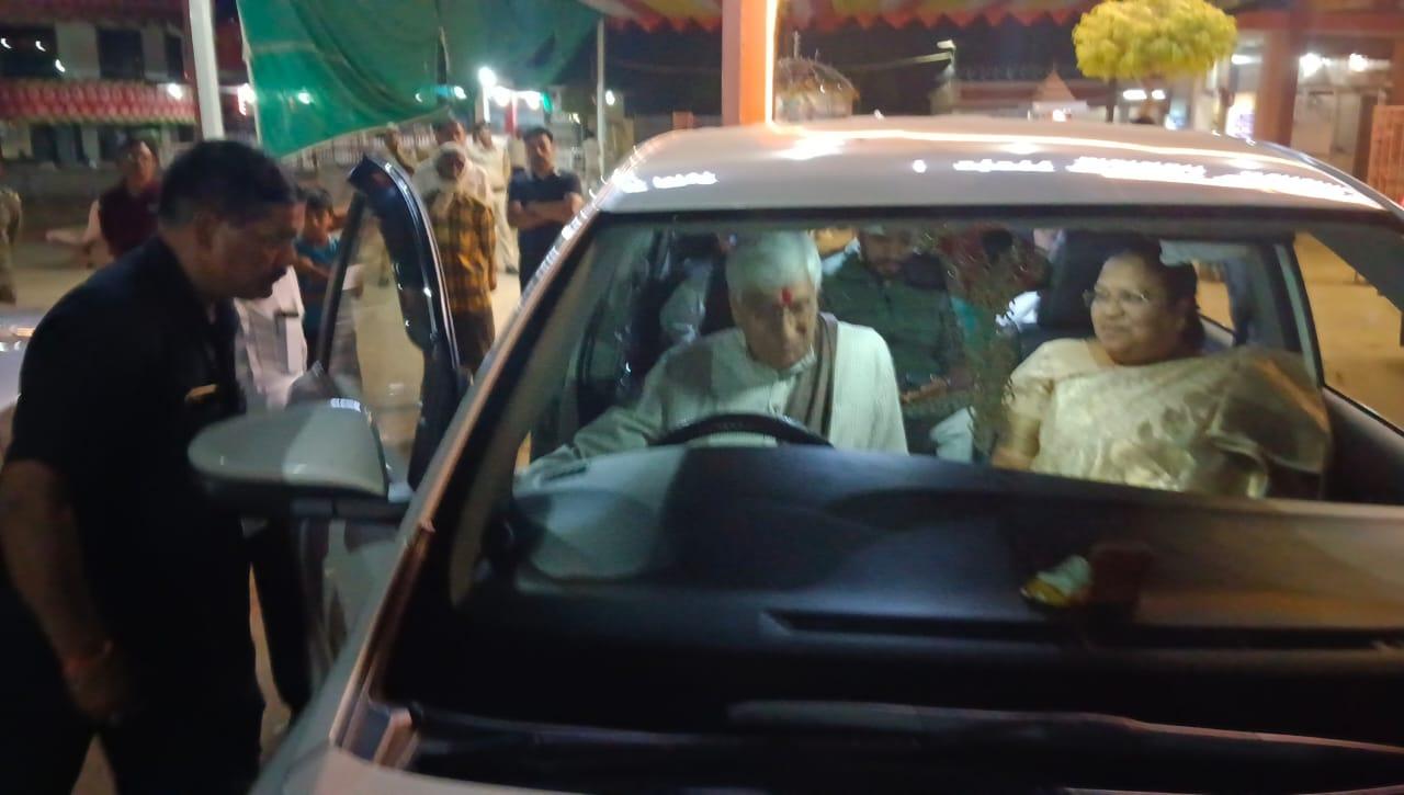 सिंहदेव के इस अंदाज के मुरीद हुए बालोदवासी  खुद कार चलाकर मंत्री, और  विधायक को लेकर निकले