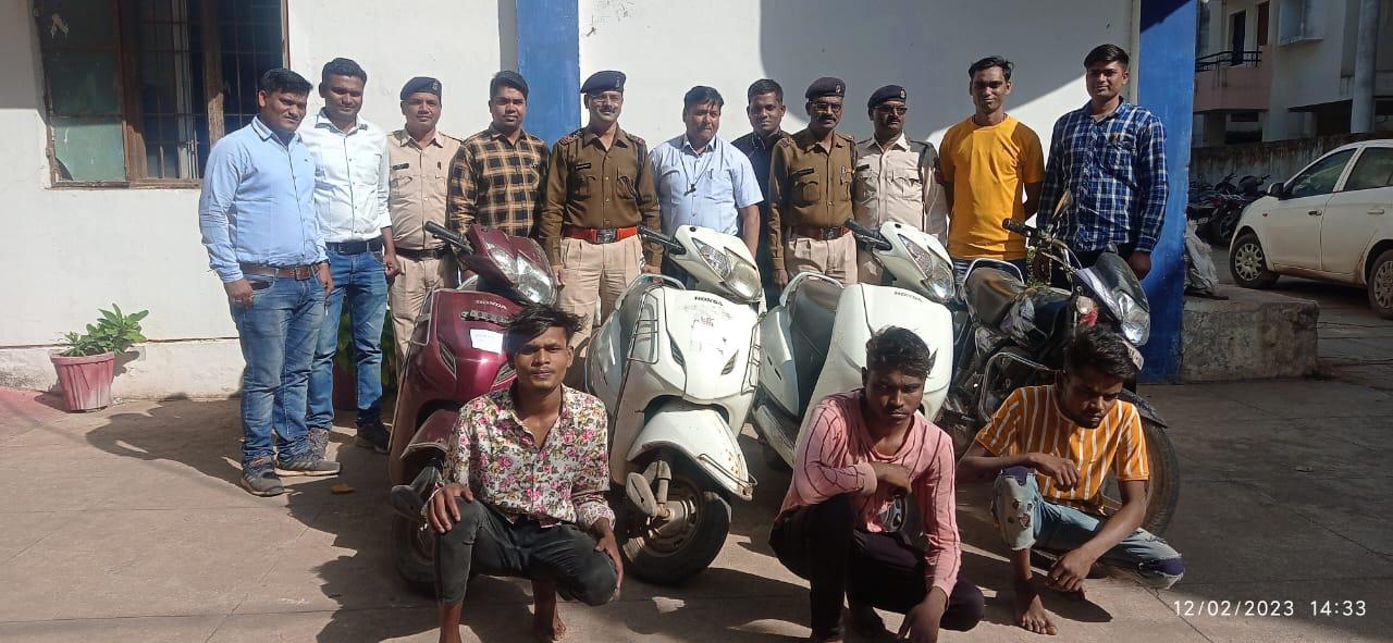 धमतरी के आरोपी के साथ चारामा से बस में आए 4 चोर गिरफ्तार, एक नाबालिग भी शामिल  