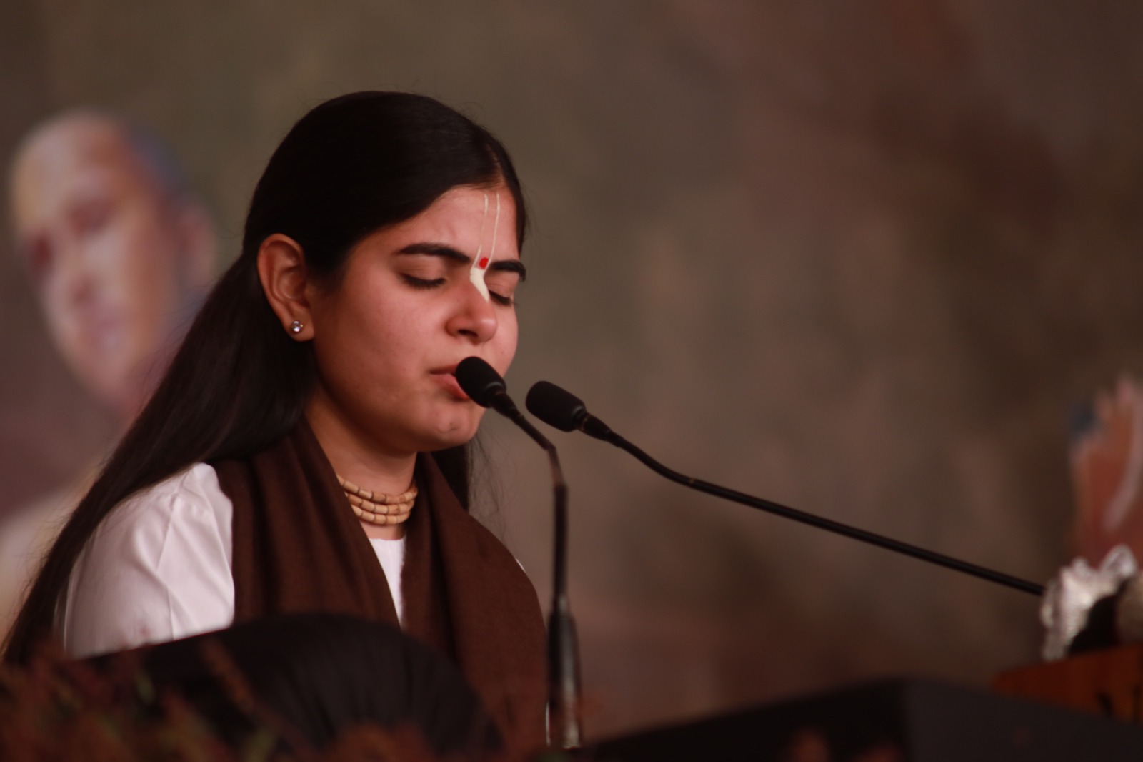 किसी प्राणी के प्रति क्रूरता न करें, मनुष्यता का परिचय दें-देवी चित्रलेखा किसी प्राणी के प्रति क्रूरता न करें, मनुष्यता का परिचय दें-देवी चित्रलेखा