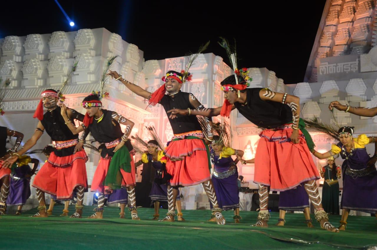 जनहित में लगातार किए जा रहे कार्य - मंडावी योजनाओं को जन-जन तक पहुंचाने लगाए गए स्टॉल  