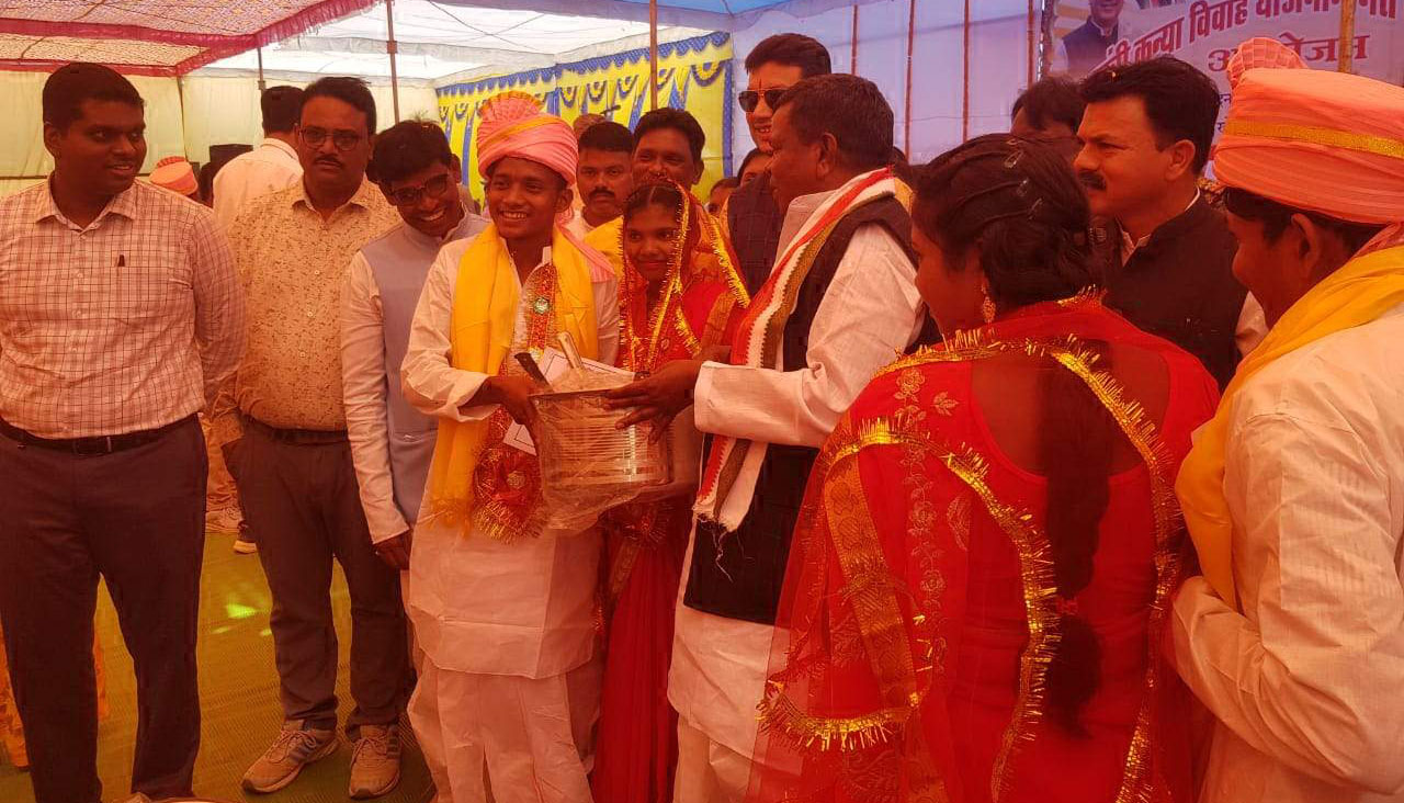   250 जोड़े बंधे परिणय सूत्र में, लखमा ने दिया आशीर्वाद