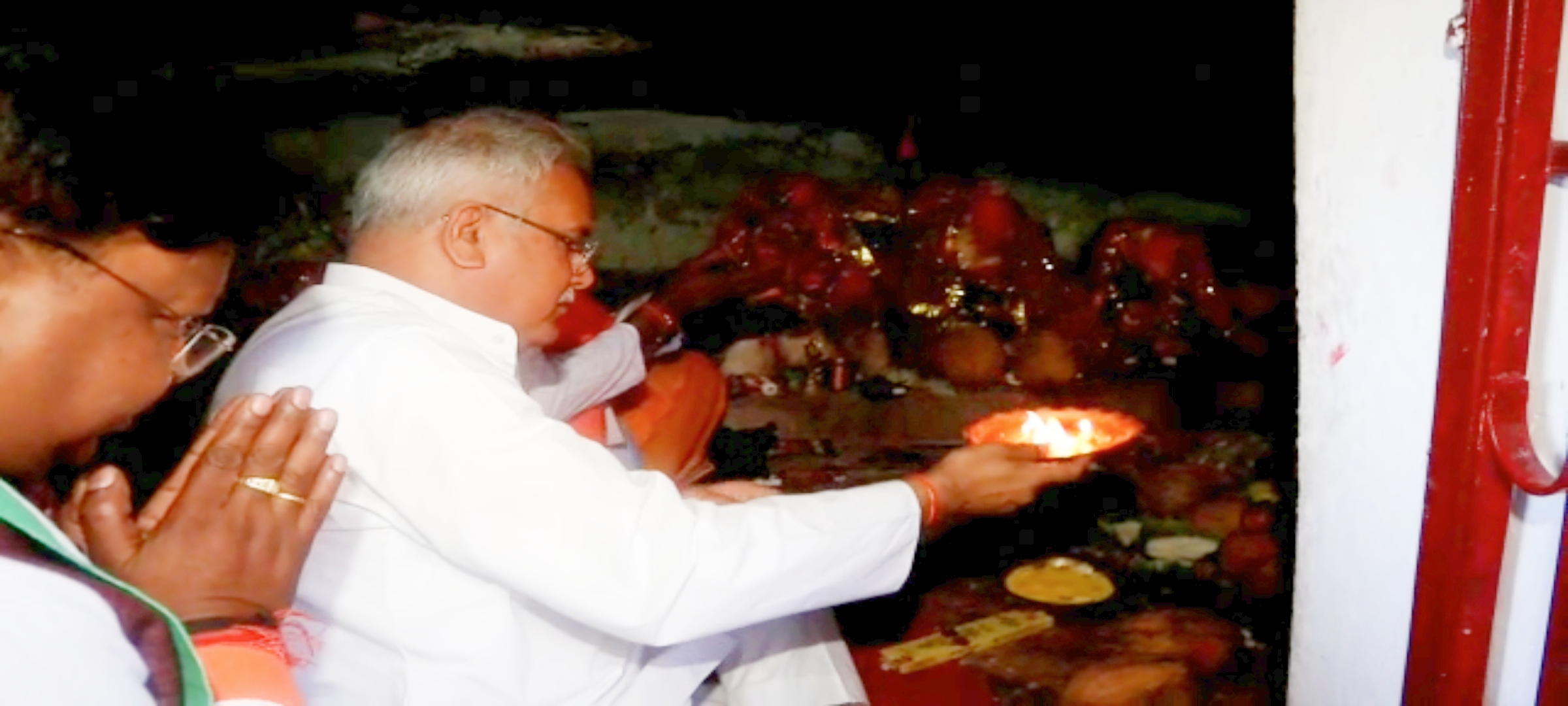 बघेल, टीएस समेत मंत्रियों ने मधेश्वर महादेव मंदिर में की पूजा-अर्चना‘