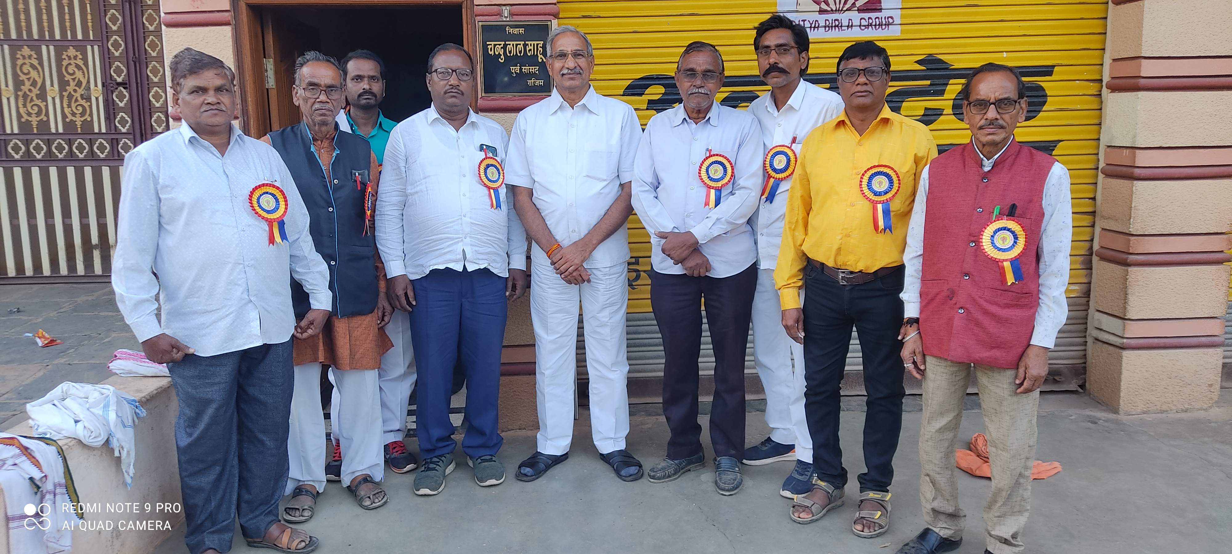 पूर्व सांसद चंदूलाल से मिलने पहुंचे ग्राम रावा के प्रतिनिधि मंडल