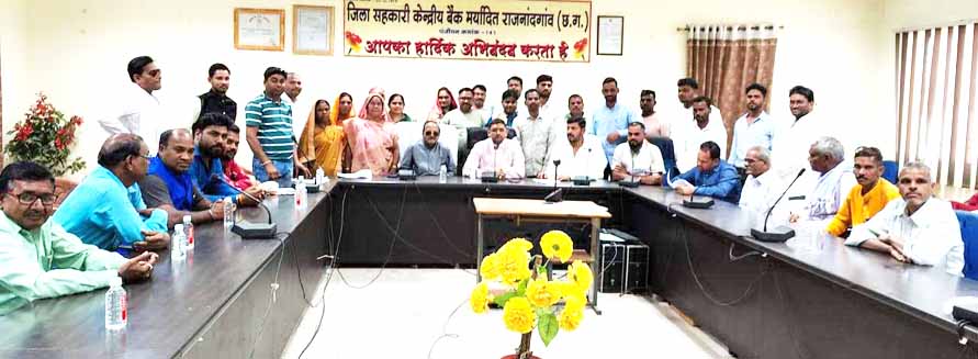 तीन दर्जन पंचायतों को सीएम ने दिए पौने दो करोड़