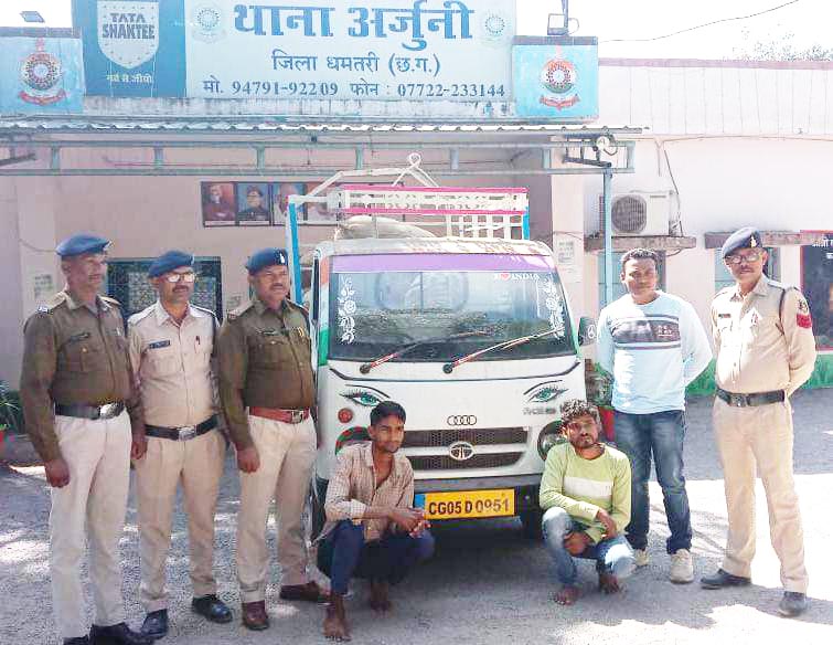 धान-खाद चुराने वाले दो गिरफ्तार